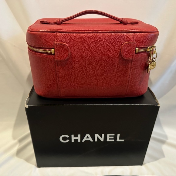 CHANEL Vanity-Cosmetic Case/ Red Caviar - Picture 3 of 10